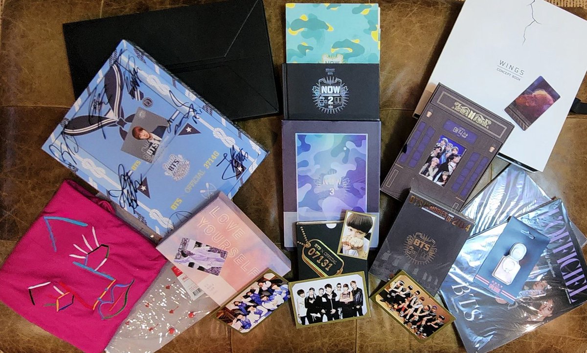 SugakookieOT7's tweet photo. A year ago, @kwave_chingu & I began our "Dealer/Bangtan Junkie" alliance & over the last 7 months been deep diving into the archives. Today I received them & I'm beyond overjoyed, my precious 2014s ๐ญ๐ Can't believe she included 2014 MO & HYYH MINT YOONGI posters ๐ญ๐ญ๐ญ๐
#BTS https://t.co/8NVHvMaiLF
