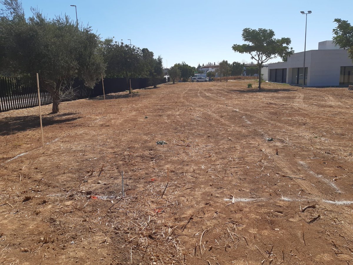 espartinas's tweet photo. #ESPARTINASURBANISMO
#ESPARTINASMEDIOAMBIENTE
🏞️ 👨👩👧👦 Comienzan las obras para convertir el Parque del Sol en un parque para el deporte y el ocio de toda la familia, gracias a la instalación de varios juegos deportivos, infantiles y para mayores.
🔗https://t.co/Hlmf6waY93 https://t.co/qvLAuRxJWG