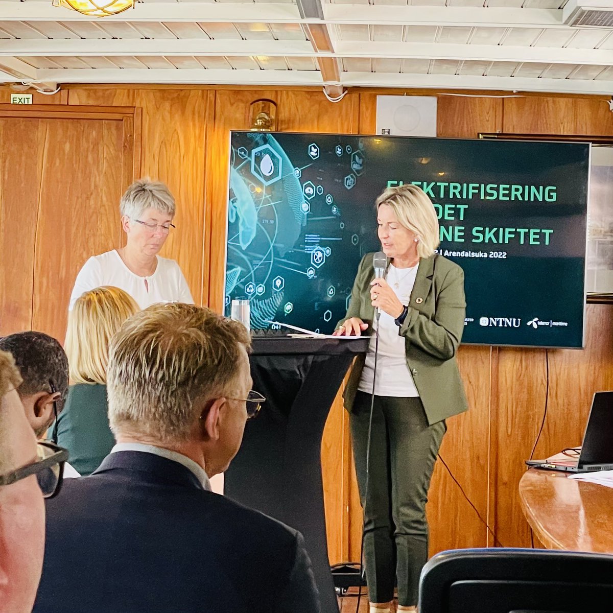 Framtiden er elektrisk og digital! @SchjolbergIngri #arendalsuka2022 #IEfakultetet