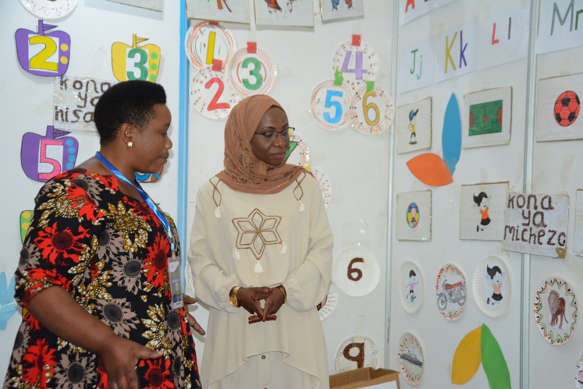 ten_met's tweet photo. Mgeni Rasmi, kwenye Mkutano huo wa Kimataifa wa Elimu Bora, Waziri wa Elimu na Mafunzo ya Amali Zanzibar, Bi. Lela Mohamed Mussa pamoja na Mwenyekiti wa Bodi ya Mtandao wa Elimu Tanzania, Ms. Faraja Nyalandu wakitembelea mabanda ya wadau wa elimu na wanachama wa (TEN/MET).#iqec https://t.co/LDhpe3IODI