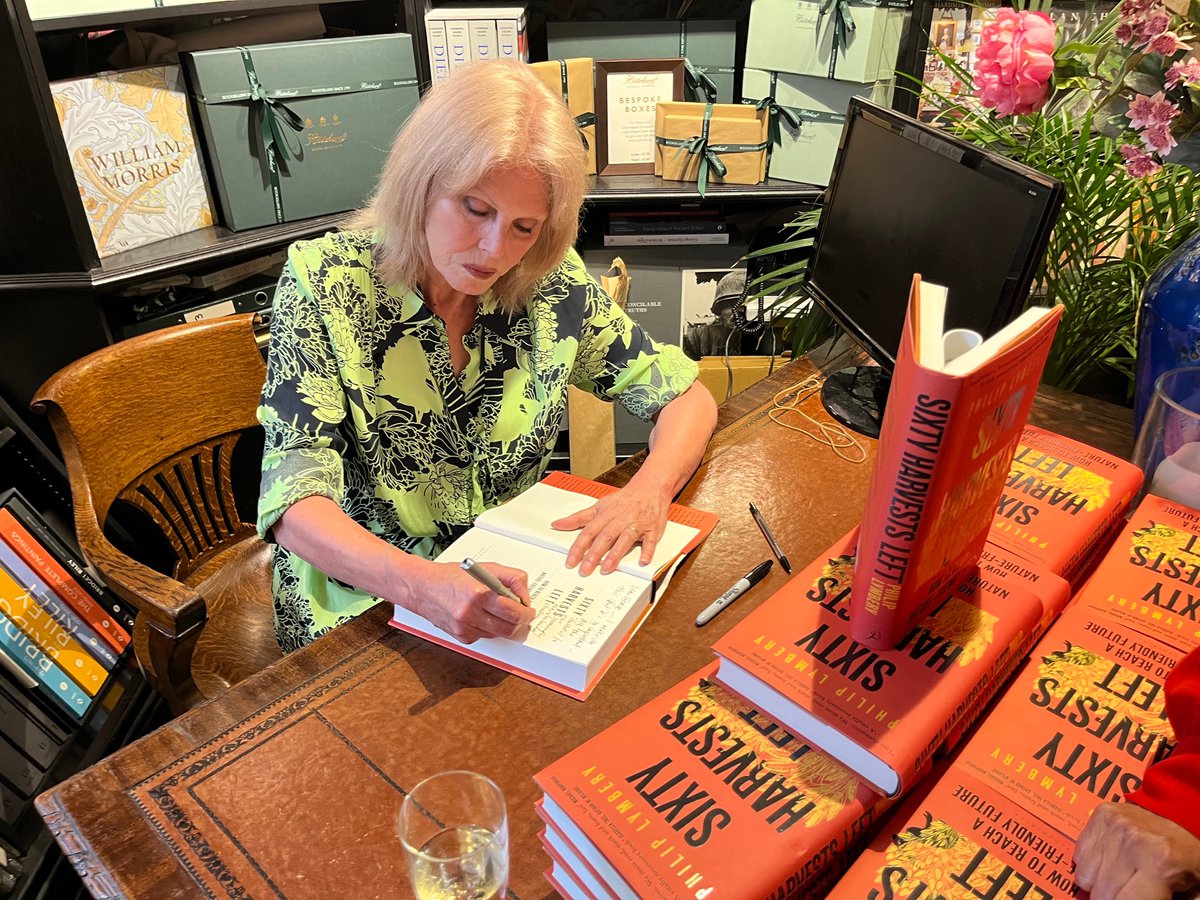 #DameJoannaLumley writes a personal message to George Eustice @DefraGovUK @Hatchards launch of #60HarvestLeft @BloomsburyBooks Her message: to read the book and act urgently to save all life in this world and our 🌎 planet The book will be delivered by hand! #OnlyOneEarth @ciwf