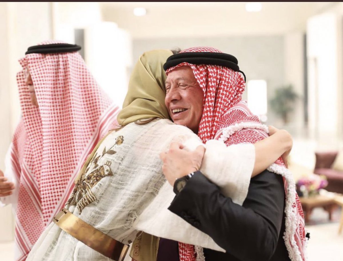 الله يديم الفرحة جلالة سيدنا .. مبارك لسمو ولي العهد .. اميرنا المحبوب ❤️🙏