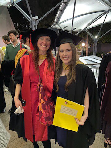 ferrari_belinda's tweet photo. Congratulations to Dr Benaud. @BenaudNic completed her PhD in 2019 but given covid-limitations formally graduated this week with our newest Honours student Georgia alongside her. Suits you Nic! #Ferrarilab #Antarctic #naturalproducts @UNSWBABS https://t.co/P57fnHyuU4