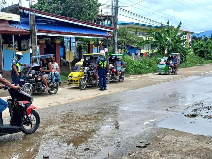 gal_pnp's tweet photo. August 18, 2022                                     
TMRU personnel of Galimuyod MPS under the supervision of PLT SANSHINE LOZANO, DCOP conducted OPLAN SITA at Brgy. Patac as a preemptive measure against criminality. https://t.co/ZAt1RctxOm