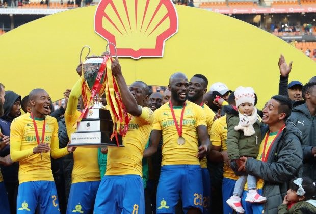 OfficialSMSA's tweet photo. The second clash in the Shell Helix Ultra Cup saw @KaizerChiefs and @Masandawana go head-to-head on 12th October at the FNB Stadium in Johannesburg.
#SMSA #ThrowbackThursday #ShellHelixUltraCup https://t.co/xP3845QKBp