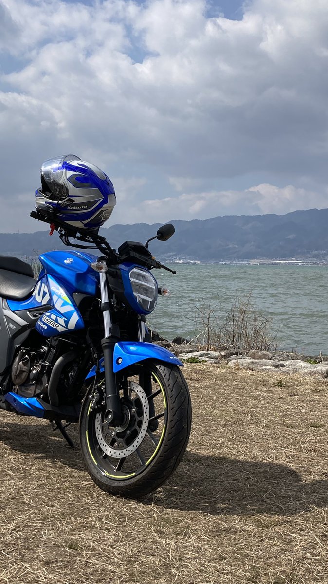 kakeru390's tweet photo. #バイク乗りとして自己紹介 

名前:カケル
性別:男
歳:21
身長:168
住み:大阪
車種:ジクサー250
一言:免許取って半年の初心者ライダーです。ツーリング仲間が欲しいので海でも峠でも誘ってください。
#バイク乗りと繋がりたい 
#バイク好きな人と繋がりたい  
#バイク初心者 https://t.co/PQwtJiCfd6