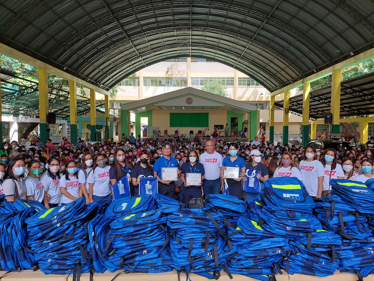 Marlow_Group's tweet photo. Back 2 School! 🏫Visited adopted Aurora A. Quezon Elementary School in 🇵🇭 this week to hand out bags and stationery to the children for the new school year. #Education #AtSeaForAll #MarlowNavigation https://t.co/2mlr4mzUU9