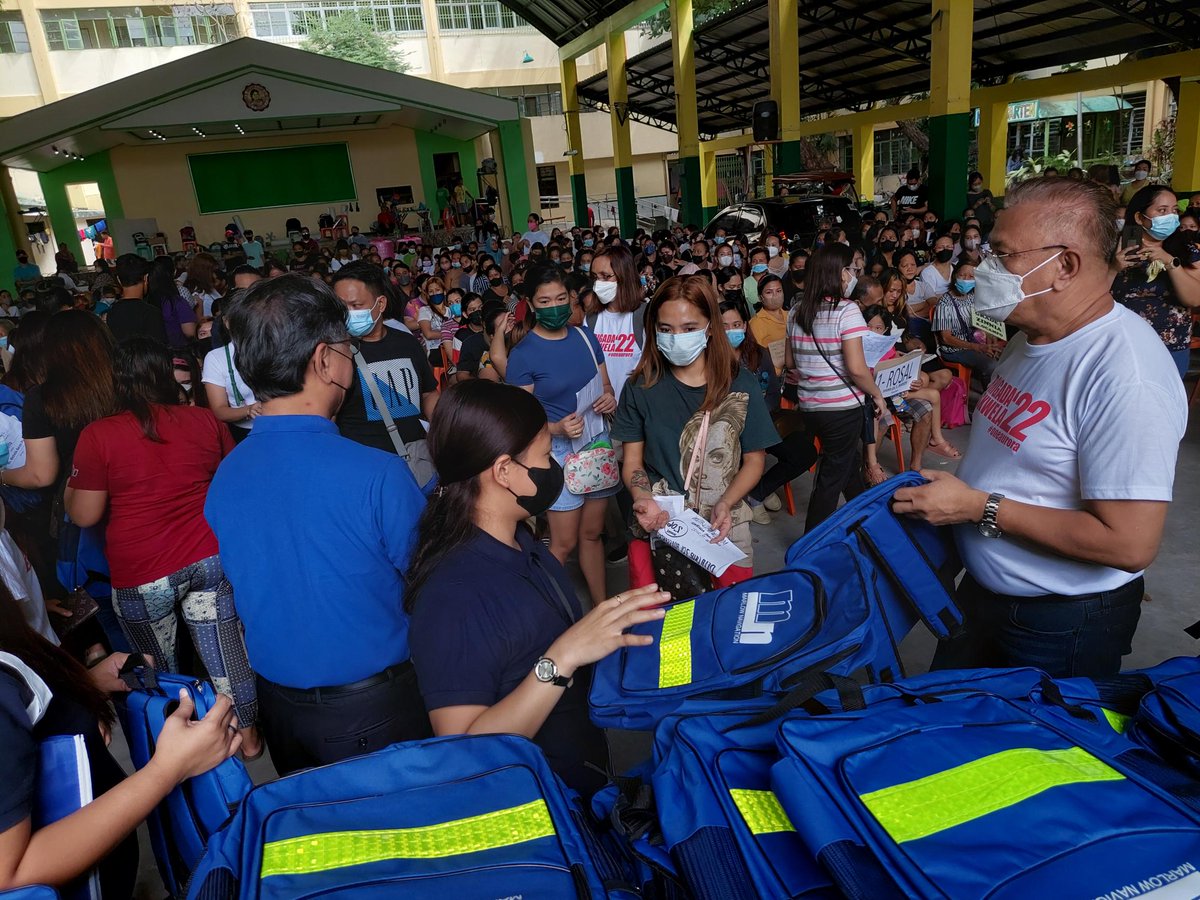 Marlow_Group's tweet photo. Back 2 School! 🏫Visited adopted Aurora A. Quezon Elementary School in 🇵🇭 this week to hand out bags and stationery to the children for the new school year. #Education #AtSeaForAll #MarlowNavigation https://t.co/2mlr4mzUU9