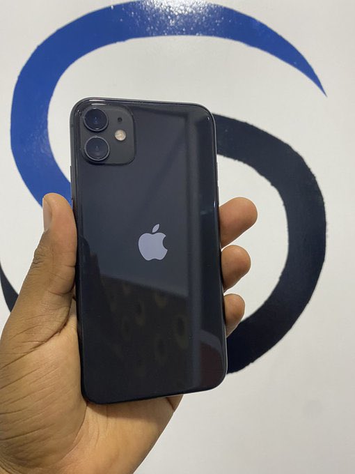 3y3real's tweet photo. @Accraaaaaa_ @Kayjnr10 iPhone 11 64GB locked Ghc2700 a week used negotiable.. Dm https://t.co/lXlzjCfolv