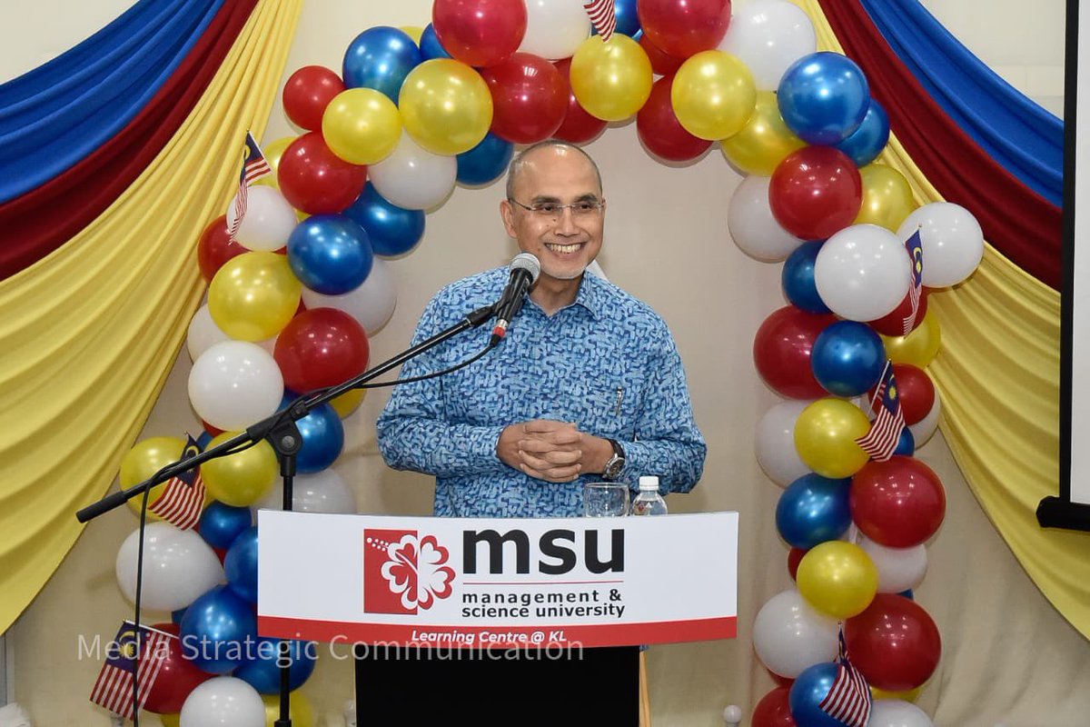 MohdShukriYajid's tweet photo. Delighted to officiate the Launching of Merdeka Fiesta 2022, organised by MSU Learning Centre KL. Embracing cultural diversity through the line-up of activities among alumni, students, and staff. Well done! @CentreMsu @MSUMalaysia @MSUcollege https://t.co/eL2xGzBoMH