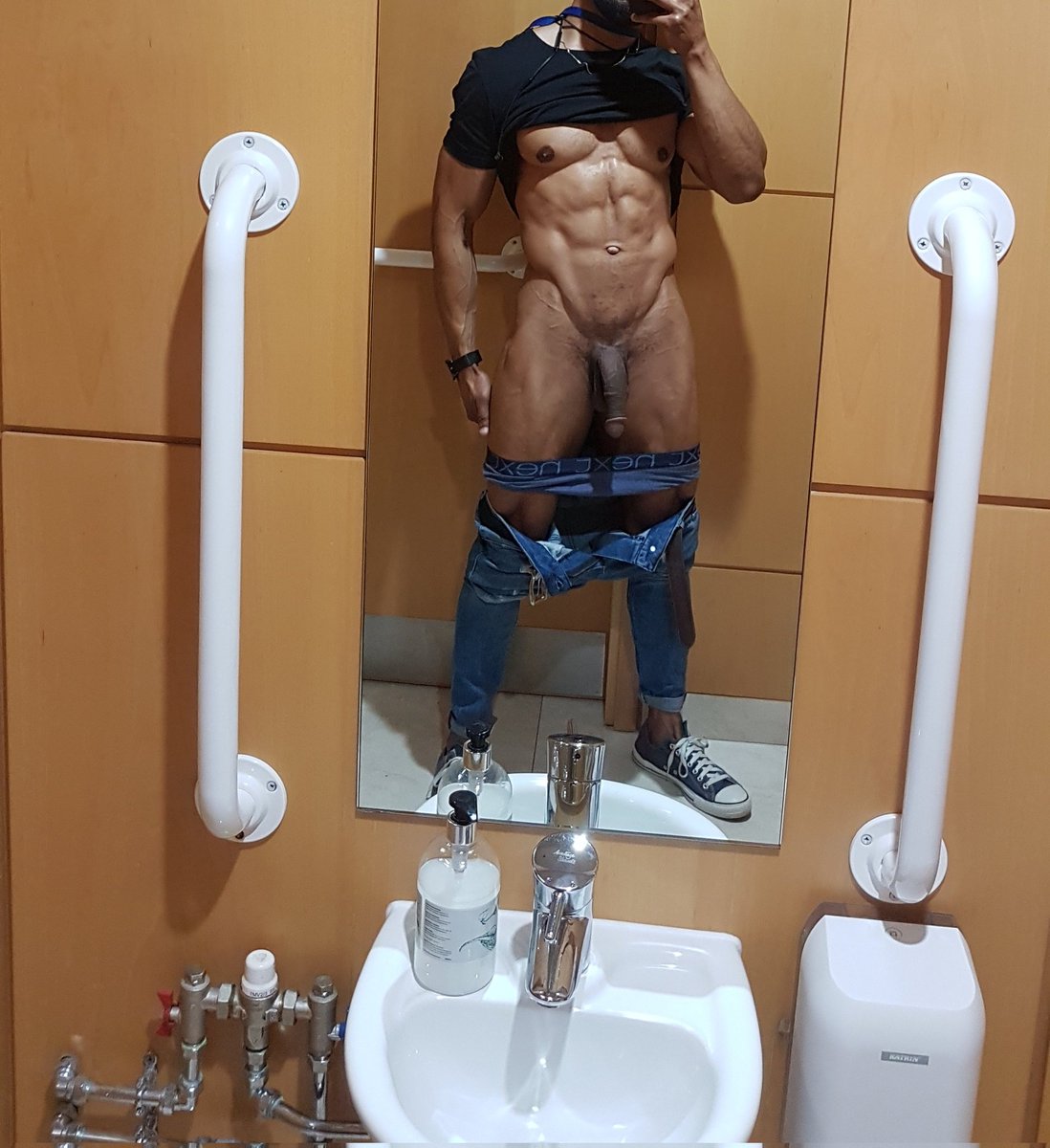 MrADC4's tweet photo. Who wants to get cheeky in the bathroom at my work 😈 https://t.co/vxh3lpoiNP