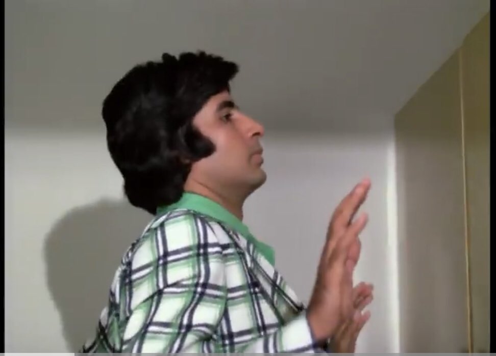 Pepper_Sprey's tweet photo. #GodFather కోసం సడెన్ గా మోహన్ లాల్ ఫ్యాన్స్ గా మారిపోయి లుక్స్ గురించి మాట్లాడే ముండమూరి ఫ్యాన్స్ కోసం 

ఒరిజినల్ లుక్స్ ని కామరావు వాడి ఒరిజినల్ పొట్టతో భ్రష్టు పట్టించిన సినిమాలు ఇలాంటివి ముప్పై ఉంటాయి.

కాసుకోండి 😂😂😂 https://t.co/p1YSVVQLtA