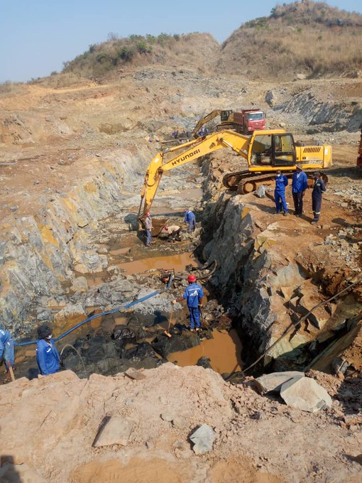 Mavis_Jongwe's tweet photo. #IweWosvora #NDS1: 

Construction work at Bindura Dam. The dam will come with a bigger &amp; Modern Water Treatment Plant &amp; will provide water to irrigate 2000 hectares &amp; water for Bindura town is part of the 12 high-impact dams under construction in different parts of the country. https://t.co/qiUVqCCv9Q