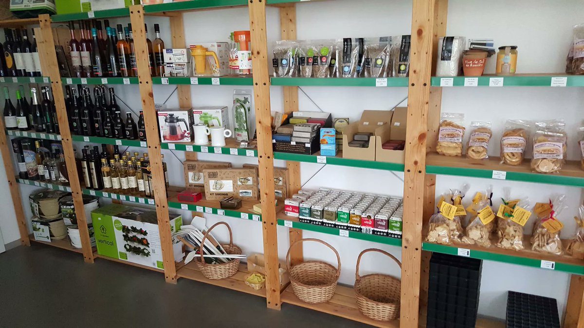 alentejo_1970's tweet photo. In #Canidelo, #VilaNovadeGaia Cantinho das Aromáticas is located in Quinta do Paço. A place with a lot of history and where there are 30 cultivated species (teas, infusions and condiments) and more than 180 available in pots, so you can make the garden in your own home. https://t.co/FosvdRme9v