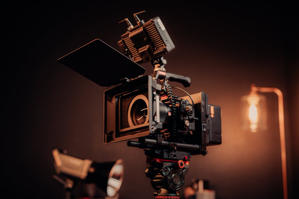 SmallRigGlobal's tweet photo. #SmallRig Multifunctional Matte Box Systems, cuts off the unwanted glares, makes the image extraordinary as you wish, and makes your shooting and rigging easier.
Photos by - Jason NG
👉https://t.co/0czLdCYK93
#Mattebox #Sony #film #filming #filmming #filmmaker #filmmakers #bts https://t.co/sd6XPDaplp