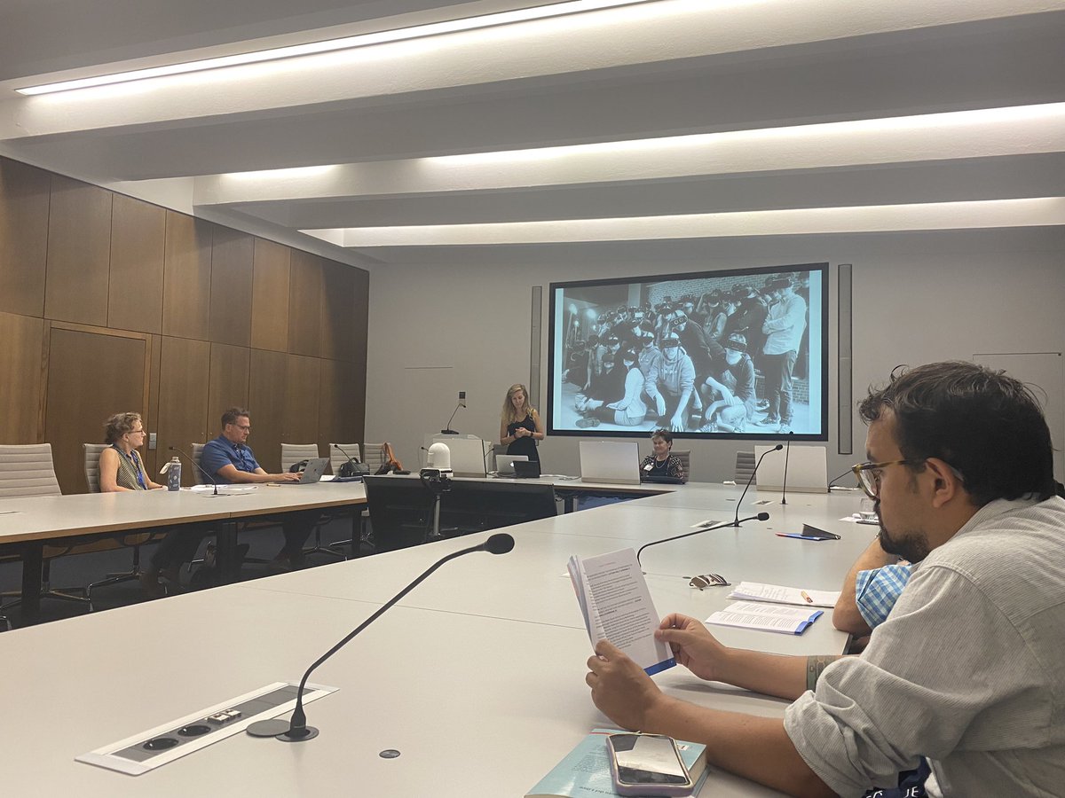 janasinakeck's tweet photo. #onlineandoffline: First Panel this morning starts with Charlotte Bosman who guides us through the process of developing „The Anne Frank House Virtual Reality App.“ https://t.co/rWhZhPRagY #digitalpublichistory https://t.co/2A4oXHFchT