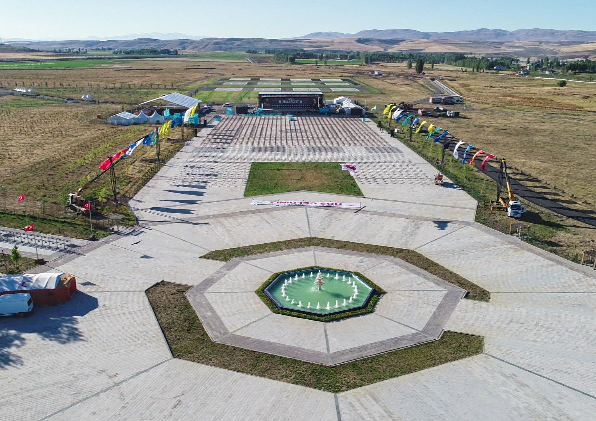 Anadolu'nun kapısı olan Malazgirt'ten hayırlı sabahlar.🇹🇷
Çalışmalar hız kesmeden devam ediyor.
<a href="/cengizaltin1071/">Cengiz Altın</a> <a href="/fuatoktay/">Fuat Oktay</a>

 <a href="/Haber/">Haber</a> <a href="/dhainternet/">Demirören Haber Ajansı</a> <a href="/Haberturk/">Habertürk</a> <a href="/trthaber/">TRT HABER</a> <a href="/HaberGlobal/">Haber Global</a> <a href="/Haber7/">Haber 7</a> @Ahaber <a href="/trthaber/">TRT HABER</a> <a href="/tgrthabertv/">TGRT HABER</a> <a href="/cnnturk/">CNN TÜRK</a> <a href="/KanalD/">Kanal D</a>