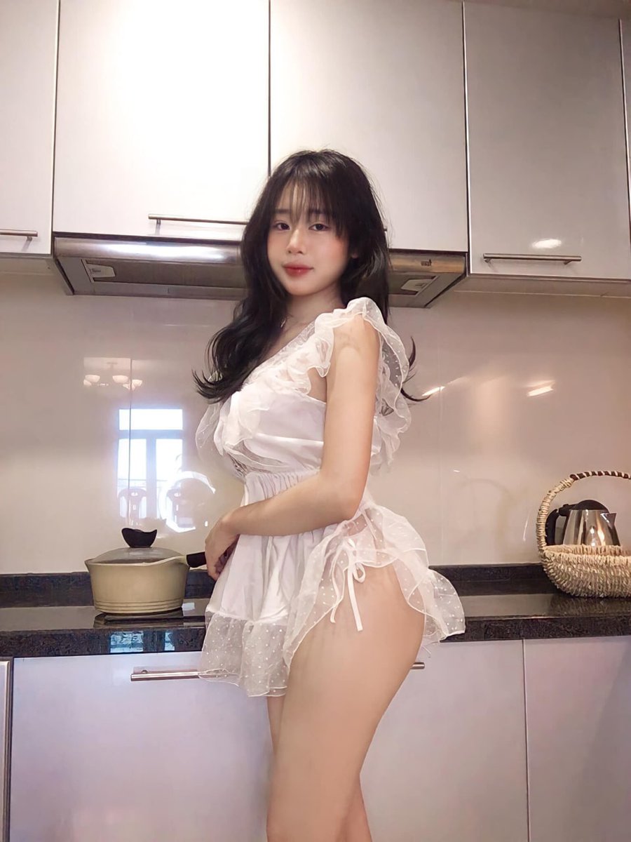 TYanlian's tweet photo. Ghi một cái CAPTION rất sâu sắc, lay động tâm can, thất điên bát đảo, cho thấy rõ chủ thớt là con người từng trải biết nhìn nhận cuộc đời. Phía dưới là cái ảnh 3 nghìn 6 trăm độ, mặt che hết 96% diện tích khuôn hình…..Hình như rất chi là liên quan đó! https://t.co/GvmN2ZD8Uu