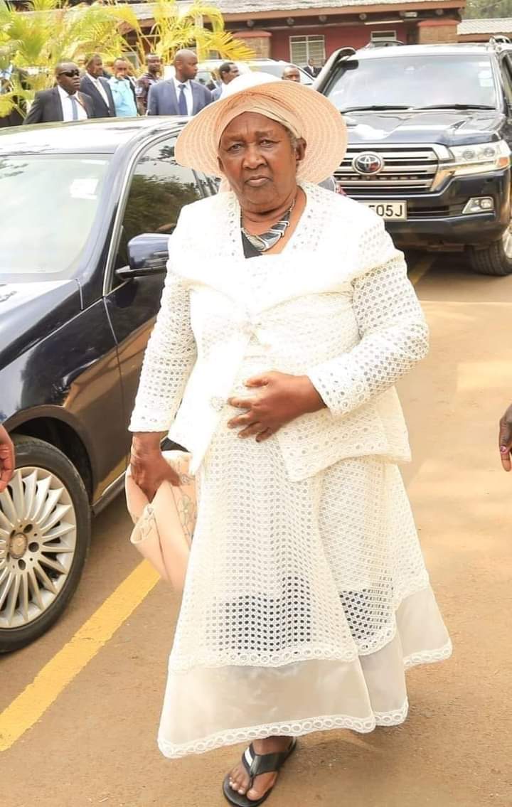 DidmusWaBarasa's tweet photo. Mama Sarah Cheruiyot thanks for gifting us the 5th president @WilliamsRuto  . Kenya is happy.

#RutoThE5th https://t.co/JDbixKqheu