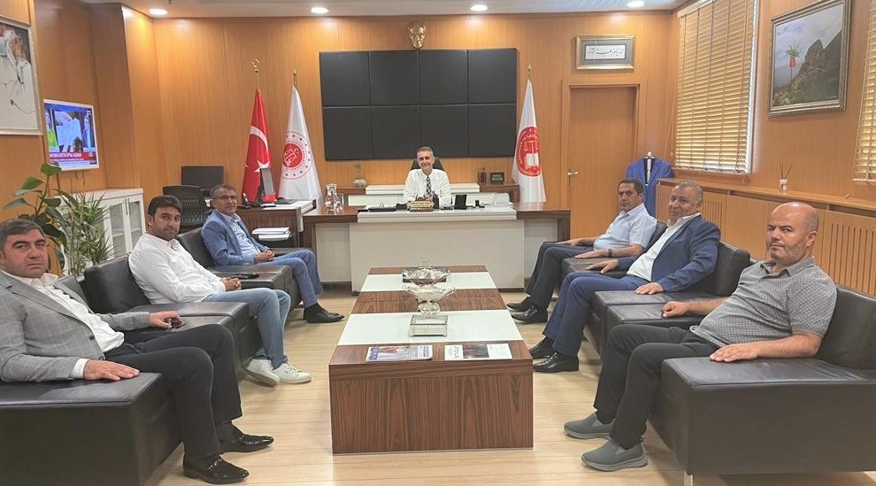 Yönetim Kurulu Başkanımız Sn. Memet Aslan ve Yönetim Kurulu Üyelerimiz; Van Cumhuriyet Başsavcısı Sn. Mehmet Nadir Yağcı'ya hayırlı olsun ziyaretinde bulundular.

<a href="/memetaslanOSB/">Memet Aslan</a> <a href="/YasarSen30/">Yaşar Şen</a> <a href="/yunus_mirun/">Yunus İnan</a>
<a href="/beysangid/">Veliözbey</a> <a href="/FeyatGultepe/">FEYAT GÜLTEPE</a>