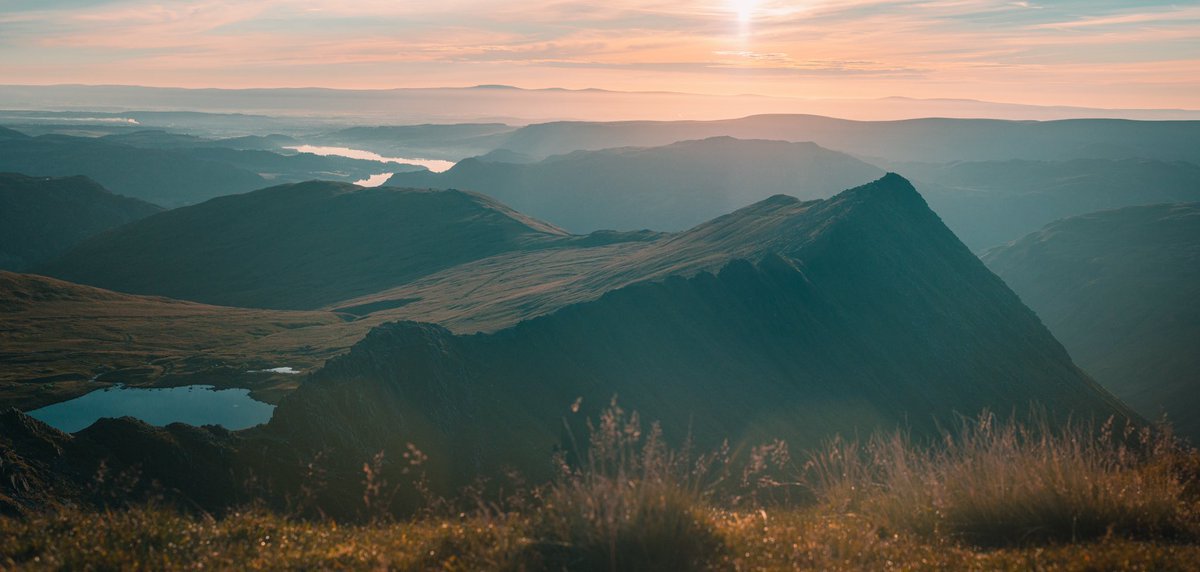 Morning light over Striding Edge last Tuesday 🌄
#Helvellyn #Sunrise #LakeDistrict #StridingEdge #Mountains #Panorama