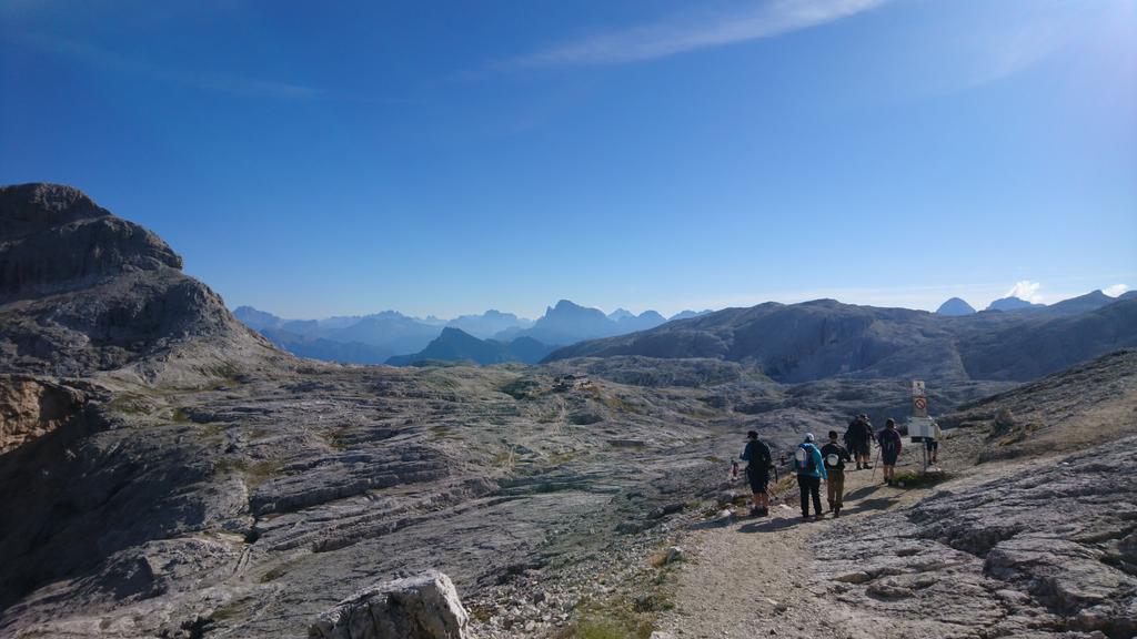 xabras80's tweet photo. Sembra quasi di essere atterrati sulla Luna. Invece è l'altopiano delle Pale di San Martino #rifugioRosetta #Dolomiti https://t.co/3CBeF4g6jt