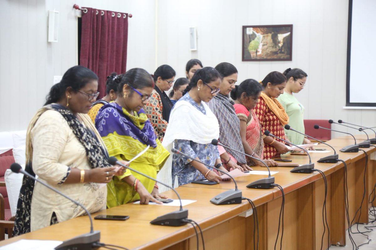 jdjsbhopal's tweet image. कमिश्नर सभाकक्ष में अधिकारी-कर्मचारियों को दिलाई #सद्भावना_दिवस की शपथ

@JansamparkMP 
#SadbhawnaDiwas