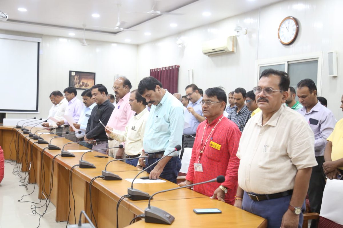 jdjsbhopal's tweet image. कमिश्नर सभाकक्ष में अधिकारी-कर्मचारियों को दिलाई #सद्भावना_दिवस की शपथ

@JansamparkMP 
#SadbhawnaDiwas