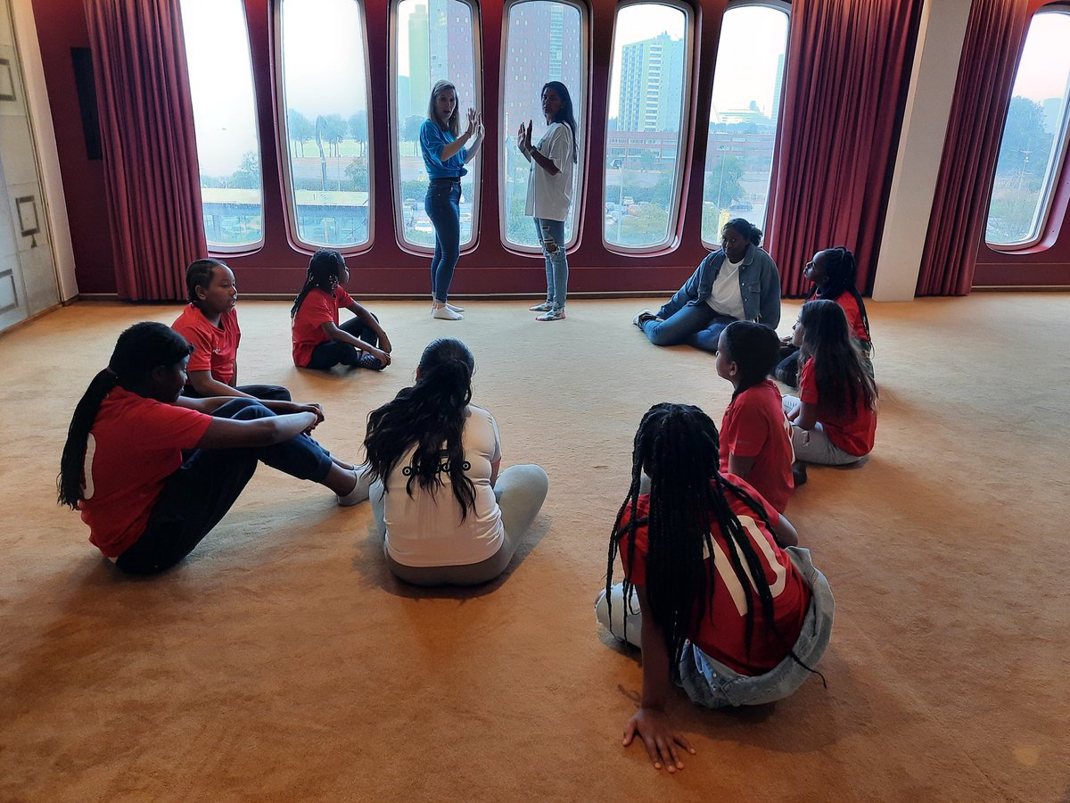 Patricia_GroUp's tweet photo. De 10e editie van Binkie's mini-vakantie op @ssrotterdam is in volle gang. Na een (kort) maar heerlijk nachtje te hebben geslapen op het schip, hebben de meiden nu een weerbaarheidstraining olv @Avantsanare. Vanmiddag sporten met @ExcFoundation #samensterk https://t.co/4eq3fGpQwm