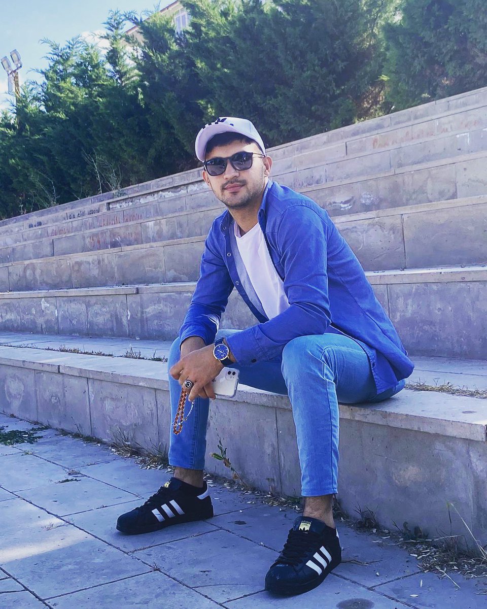 Ayaz vurdu benim garip gönlüme.