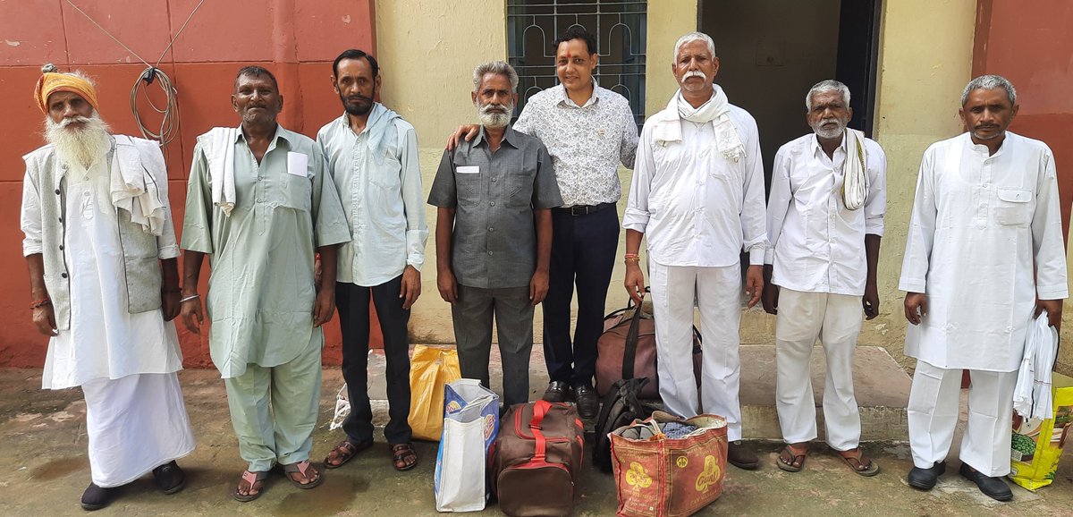 arunlovy's tweet photo. On the occasion of INDEPENDENCE DAY, we of #SATYAMEV #JAYATE #TRUST, #Agra, helped to get d release of 3+4=7 #prisoners from #CentralJail Agra by depositing their due fine amount as per Gov norms.
Real AZADI
@DgPrisons @dharmindia51 @Mukeshjainoswal @purandawar @agrapolice https://t.co/ziUe3zgOAo