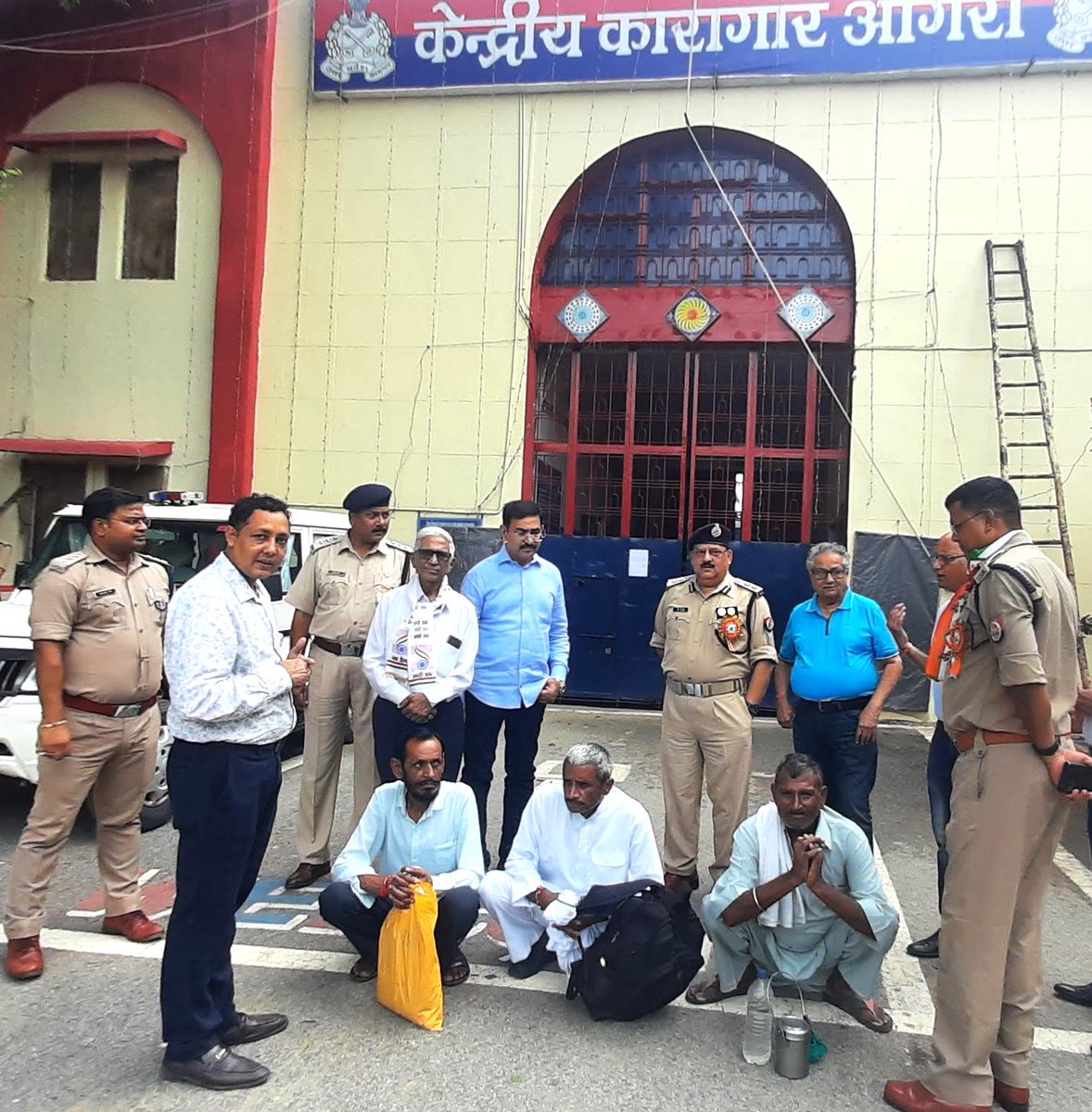 arunlovy's tweet photo. On the occasion of INDEPENDENCE DAY, we of #SATYAMEV #JAYATE #TRUST, #Agra, helped to get d release of 3+4=7 #prisoners from #CentralJail Agra by depositing their due fine amount as per Gov norms.
Real AZADI
@DgPrisons @dharmindia51 @Mukeshjainoswal @purandawar @agrapolice https://t.co/ziUe3zgOAo