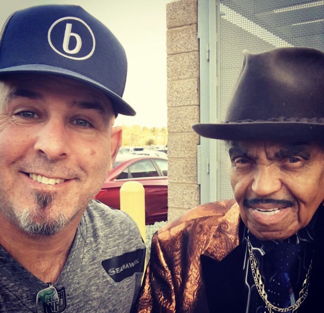 craiggasscomedy's tweet photo. A pic of me and The Greatest Talent Manager in The World.

This dude would beat you, your siblings, and probably a few pets until you started writing hit songs.

He hit one kid so hard they started moonwalking. #ABC #DontHitMe #ABC123BabyRunItsJoe #WeLoveYouJeff #JeffBurton https://t.co/rxJQCMaqJI