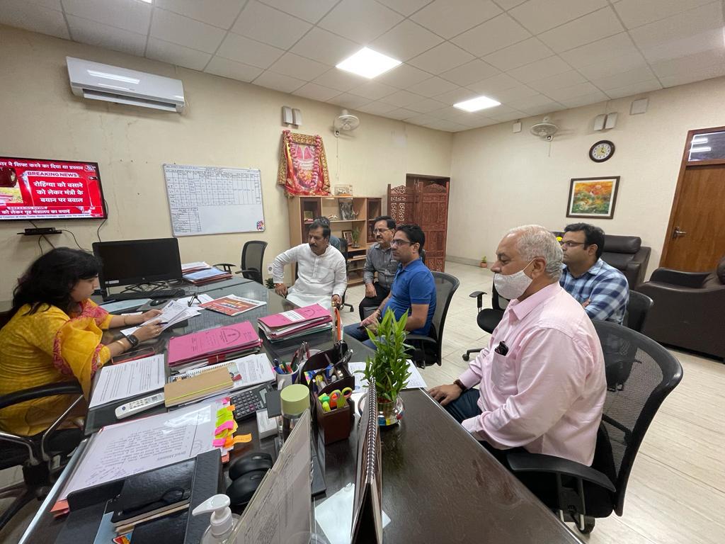 rajpalsingh_bjp's tweet photo. सुखदेव विहार के नज़दीक वेस्ट टू एनर्जी प्लांट जिसकी वजह से #कैन्सर जैसी बीमारियाँ फैल रही है, इस वजह से इसको कही और सिफ़्ट करने लिए डीएम महोदया को #RWA के सदस्य और निवासियों के साथ ज्ञापन देते हुए|

#सुखदेव_विहार  #SukhdevVihar #SouthEastDelhi #dmsoutheast #Delhi #Development https://t.co/JPUGF0dJG2