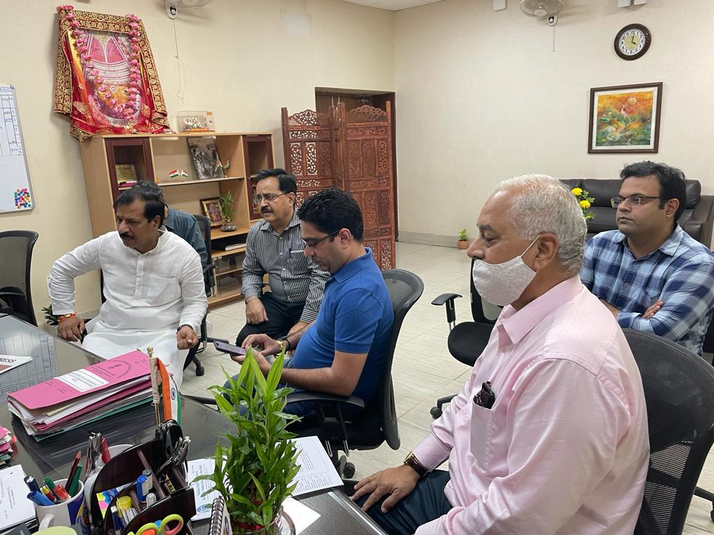 rajpalsingh_bjp's tweet photo. सुखदेव विहार के नज़दीक वेस्ट टू एनर्जी प्लांट जिसकी वजह से #कैन्सर जैसी बीमारियाँ फैल रही है, इस वजह से इसको कही और सिफ़्ट करने लिए डीएम महोदया को #RWA के सदस्य और निवासियों के साथ ज्ञापन देते हुए|

#सुखदेव_विहार  #SukhdevVihar #SouthEastDelhi #dmsoutheast #Delhi #Development https://t.co/JPUGF0dJG2