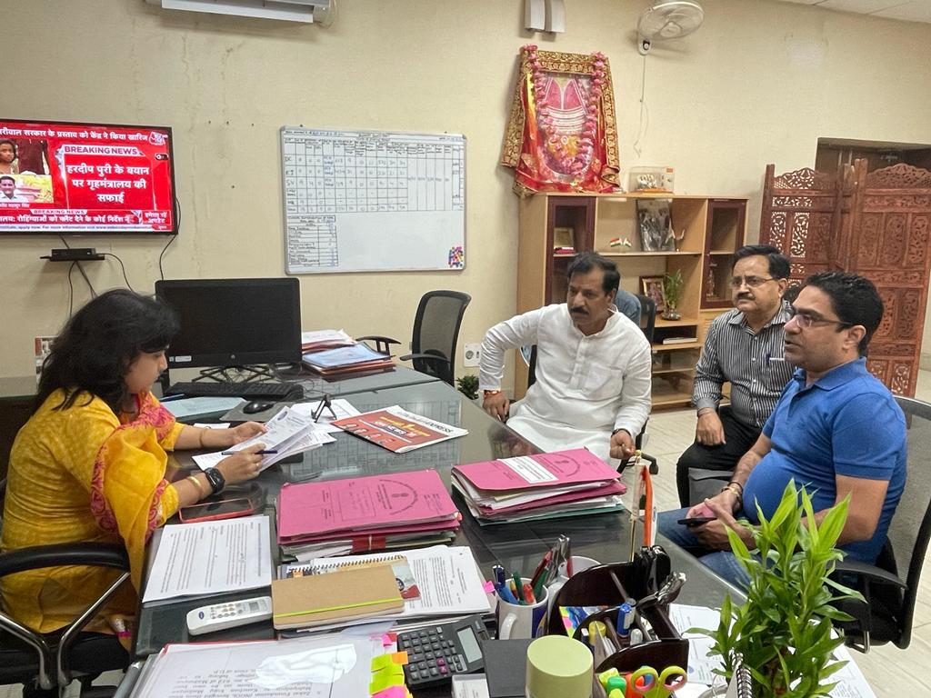 rajpalsingh_bjp's tweet photo. सुखदेव विहार के नज़दीक वेस्ट टू एनर्जी प्लांट जिसकी वजह से #कैन्सर जैसी बीमारियाँ फैल रही है, इस वजह से इसको कही और सिफ़्ट करने लिए डीएम महोदया को #RWA के सदस्य और निवासियों के साथ ज्ञापन देते हुए|

#सुखदेव_विहार  #SukhdevVihar #SouthEastDelhi #dmsoutheast #Delhi #Development https://t.co/JPUGF0dJG2