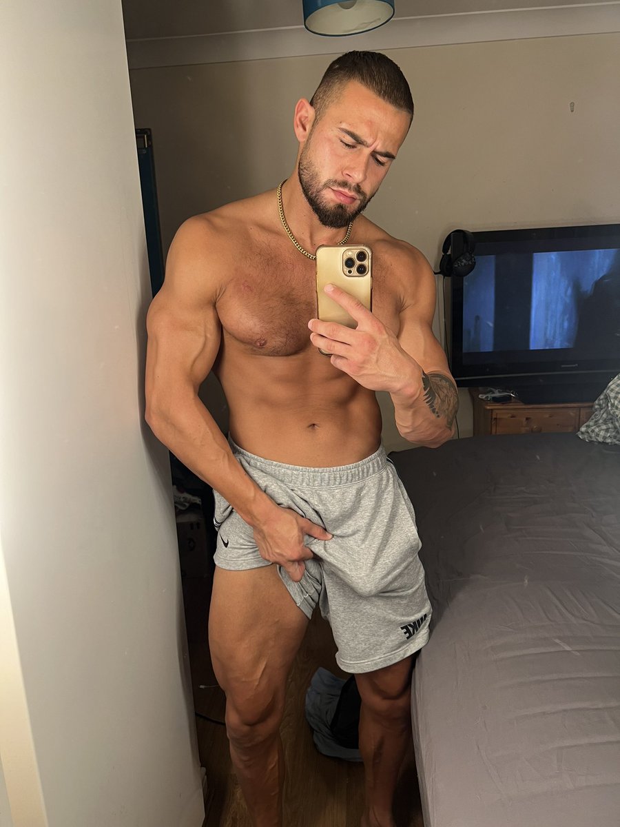 JamesATkhan's tweet photo. Morning wood🤷‍♀️ https://t.co/nEAXBy6r0r