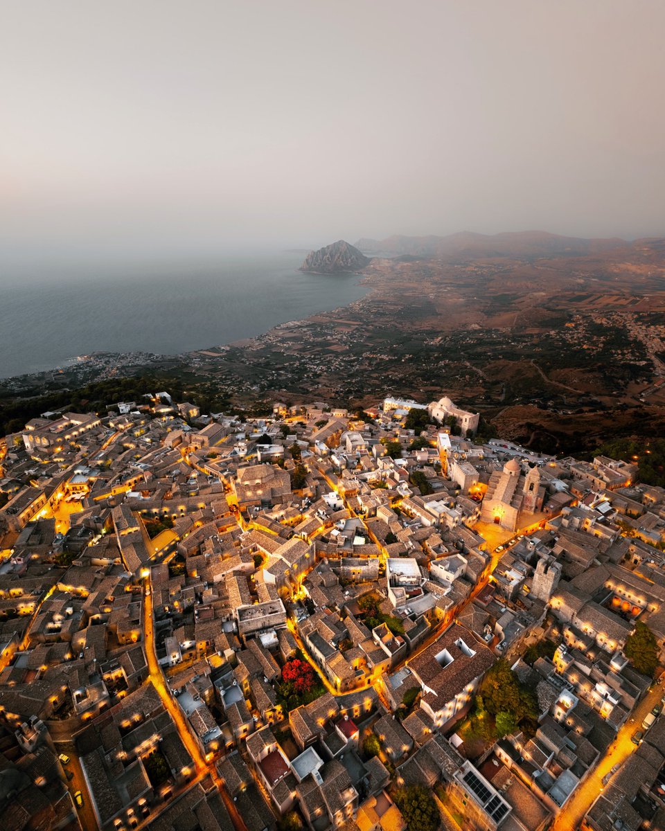 Gm 🇮🇹

Dusk hour it’s hard to capture from above, but for once in a while the right place makes it worth it 🙏🏼