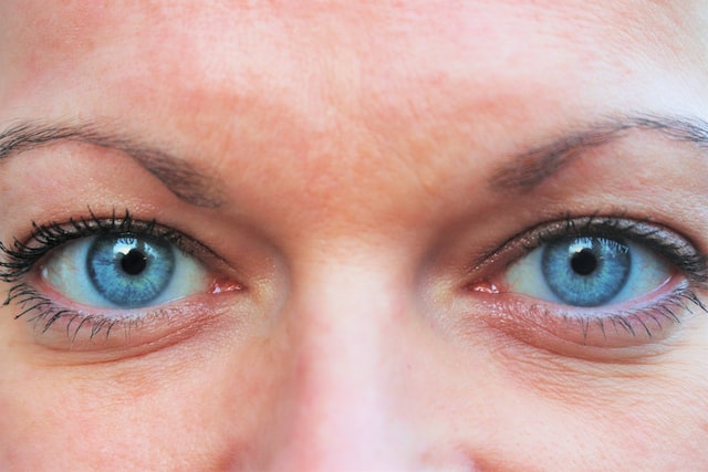 CentralOcular's tweet photo. ¿Sabías que todas las personas, antes o después sufren de cataratas? Pues así es, ya que se trata de un proceso degenerativo natural del ojo. No hay que preocuparse, ya que hoy en día tiene una solución sencilla #ojos #catarata #operaciondecataratas #intervencion #centralocular https://t.co/4grJ1Rs69A