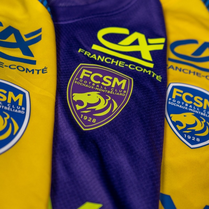 FCSM_officiel's tweet photo. 👕🔚 Il ne vous reste plus que quelques jours pour vous procurer sur @MatchWornShirt l'un des 18 maillots dédicacés des joueurs retenus pour #FCSMASC.

Trois maillots signés par toute l'équipe sont aussi disponibles ⤵️