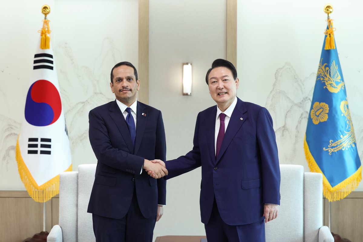 윤석열 Yoon Suk Yeol (@president_kr) on Twitter photo Nice meeting with Deputy Prime Minister & Foreign Minister <a href="/MBA_AlThani_/">محمد بن عبدالرحمن</a>. Qatar is the important partner for Korea's economic security. Very pleased to have a fruitful discussion on enhancing Korea-Qatar relations and wish a great success for World Cup Qatar 2022⚽️ ! Nice meeting with Deputy Prime Minister & Foreign Minister <a href="/MBA_AlThani_/">محمد بن عبدالرحمن</a>. Qatar is the important partner for Korea's economic security. Very pleased to have a fruitful discussion on enhancing Korea-Qatar relations and wish a great success for World Cup Qatar 2022⚽️ !
