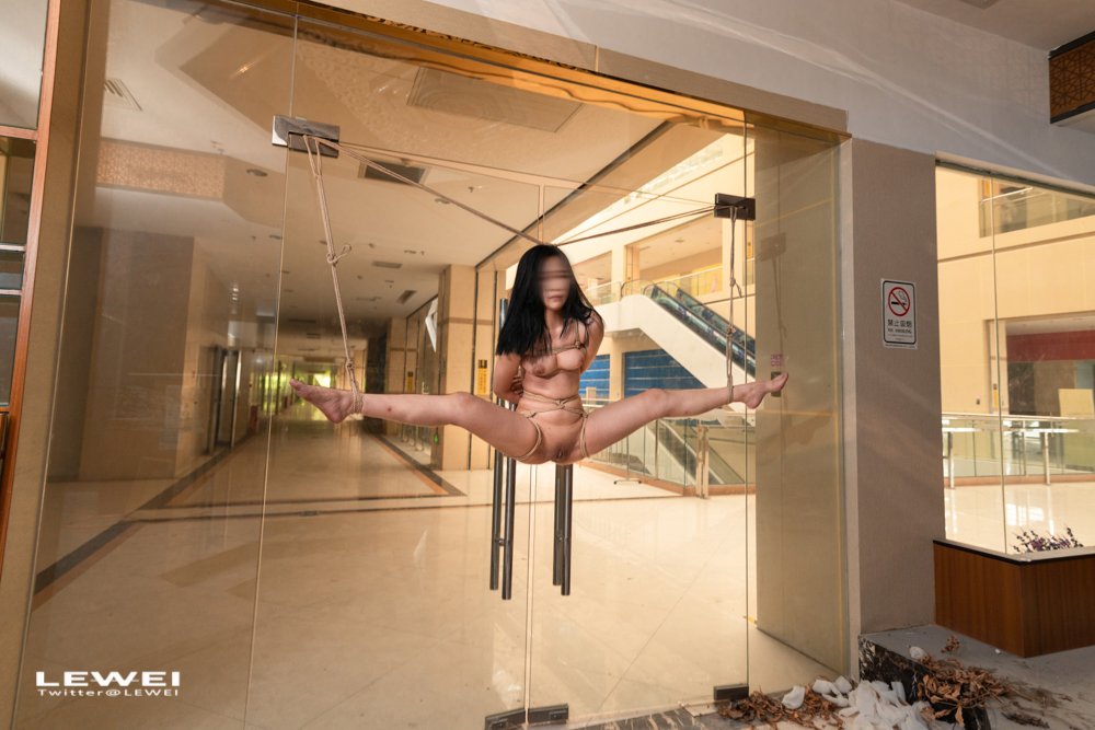 商场～
出镜: Noisy
#LEWEI #Bondage #Shibari  #BabyArt #ChinaArt #ChinaBondage #深圳约拍 #废墟捆绑
各类主题创作拍摄欢迎私我约拍～
投稿：
@Fengsiyuan
@CPTOUGAO https://t.co/BcYdwAZTUz