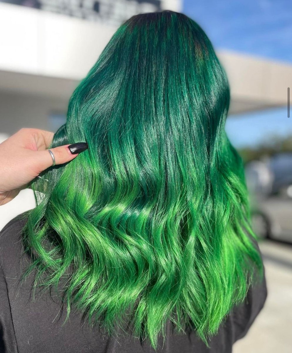 manicpanicnyc's tweet photo. We all have some serious hair envy over this toxic green melt! Painted with manicpanicnyc in the shade #greenenvy, #venusenvy and #electriclizard @/ivy_hair_ https://t.co/SszKK8huii