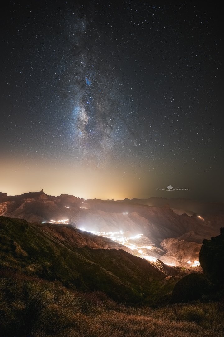 BenyAguiar's tweet photo. La Vía Láctea sobre el Pueblo de Tejeda. 

#grancanaria #tejeda #canonespaña #liveforthestory #tesoroscanarios @EmocionesCan #cielosESA #milkyway #RoqueNublo #vialáctea https://t.co/d7QvBtLqDS