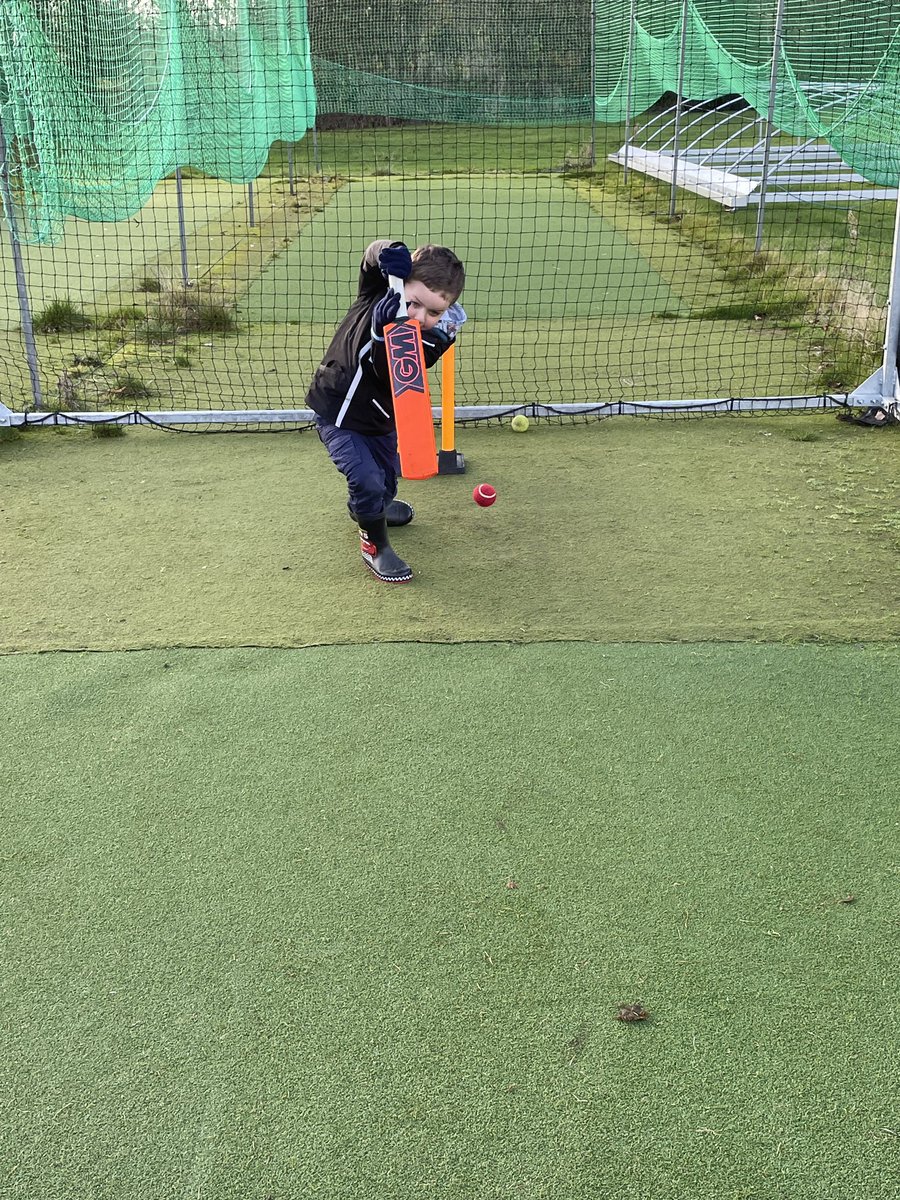 Timmsantiques's tweet photo. @thehundred @Tammy_Beaumont Absolutely spot on @ejrainfordbrent @Tammy_Beaumont @SkyCricket - Teddy is one of the first to arrive & last to leave at his club @FlitwickCC all weekend, every weekend.. Very thankful to all the lads who through balls endlessly into the night for him! #shotboy #lovescricket https://t.co/FshJkteq2g