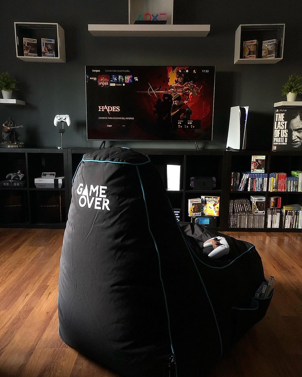 Game_OverUK's tweet photo. Wednesday Wisdom 💬 What's better... Sinking into your bean bag or gaming with the gang?😬
📸@kijada_k_gaming

#gamingcommunity #chair #dualshock4 #PlayStation5  #beanbaglovers #thelastofus2 #gaming #gamingsetup https://t.co/pfb26XkaHo
