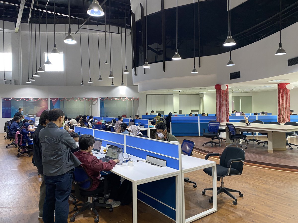 KATADATAcoid's tweet photo. Halo Sahabat Katadata!
Dalam rangka HUT ke-77 RI, Katadata menggelar acara #katadatamerdeka di kantor baru di Blok M Plaza, lantai 8 Jakarta Selatan, Kamis (18/8). https://t.co/EEdo5Yt57W