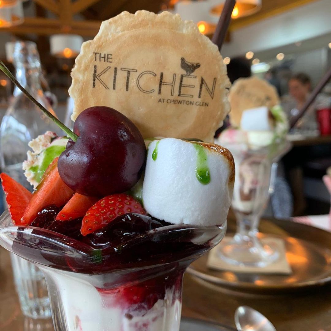 Deliciously divine desserts...🍨

Discover more: bit.ly/3c2Mj2l

📸IG: jamesmartinchef

#thekitchenatcg #chewtonglen #desserts