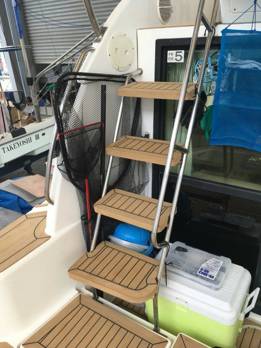 flexiteek_jp's tweet photo. 今回はヤマハ　TOYOTA PONAM-28GⅡのフレキシチーク施工ご紹介！

詳細ブログはこちら
https://t.co/A3bNCMggcM

#高圧洗浄のみ #フレキシチーク #flexiteek #ボート #クルーザー #クルージング #セーリング  #船用チーク調床材 #合成チーク #チーク #木目調  #フロアマット #メンテナンスフリー #釣り https://t.co/fV1nJvl9nk