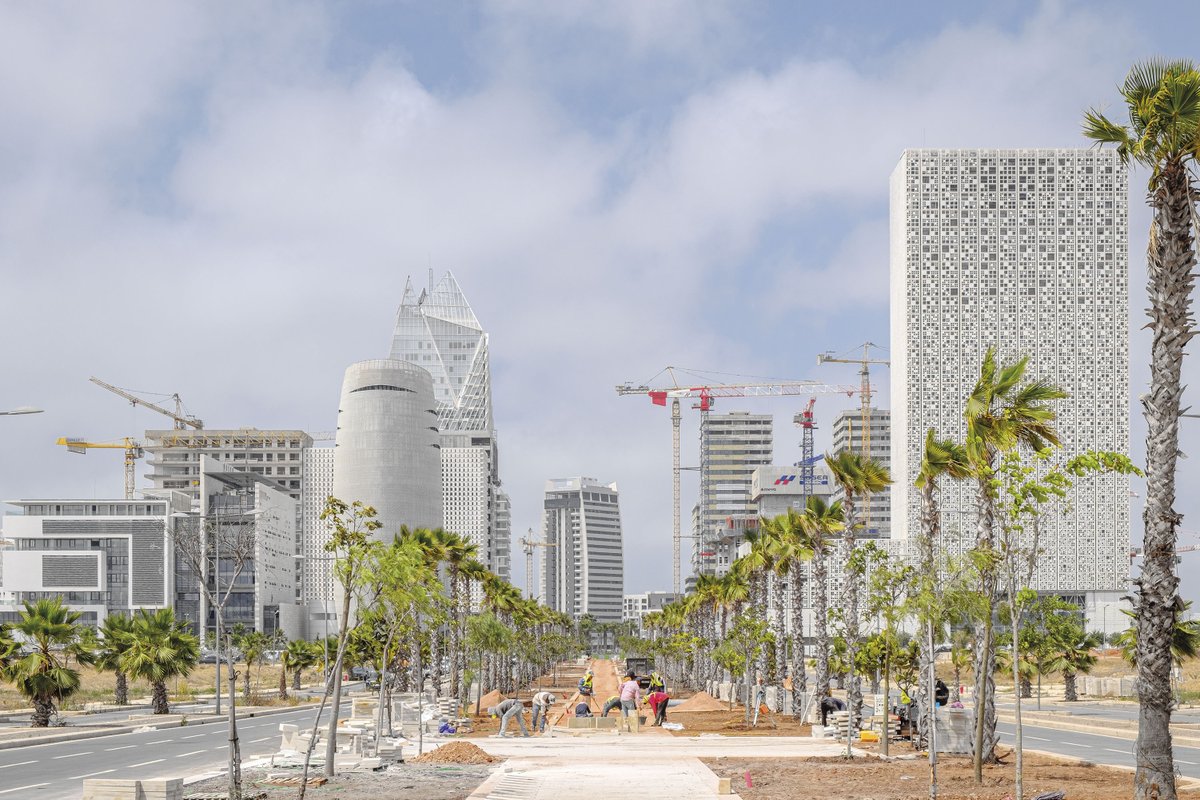 anfa_casa's tweet photo. L’aménagement de la phase 2 de Casa Anfa est en cours. A date d’aujourd’hui, les travaux d’aménagement concernant notamment une deuxième phase du quartier de la place financière et une deuxième phase du quartier Anfa Cité de l’Air sont finalisés. 
(Photos par Alessio Mei) https://t.co/nFdZj26S9S